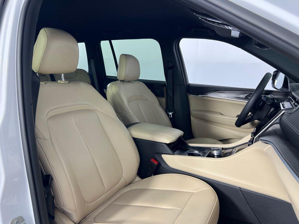 used 2024 Jeep Grand Cherokee car, priced at $37,177