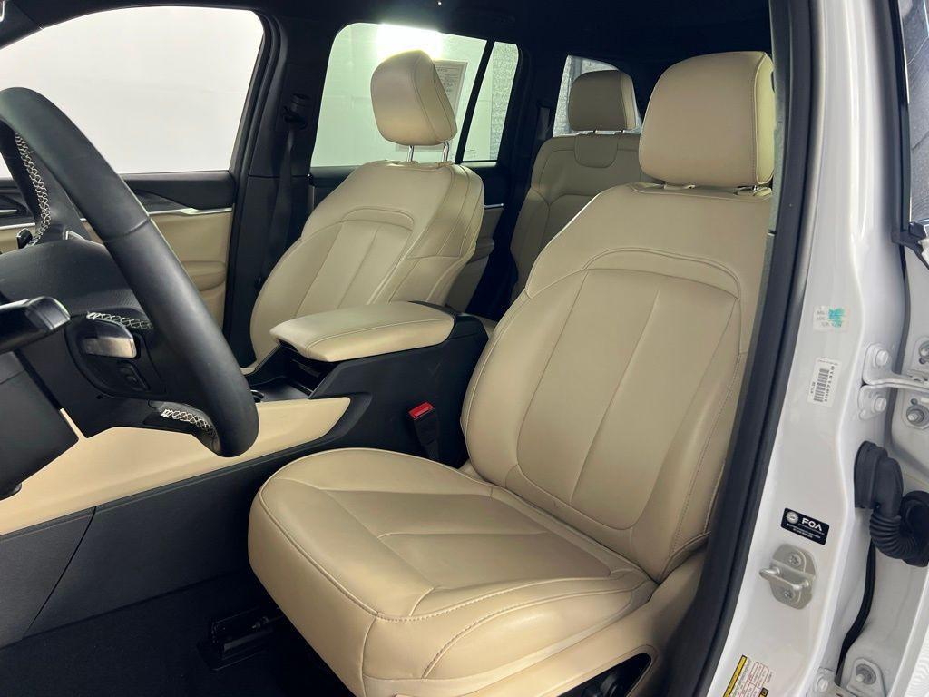 used 2024 Jeep Grand Cherokee car, priced at $37,177