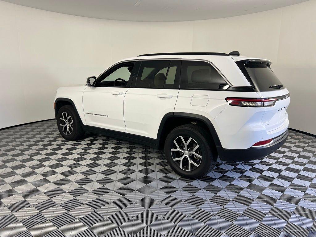 used 2024 Jeep Grand Cherokee car, priced at $37,177