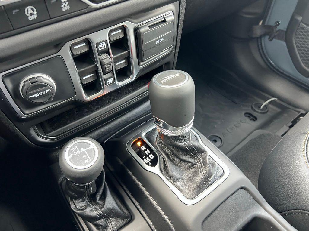 new 2025 Jeep Gladiator car, priced at $45,000