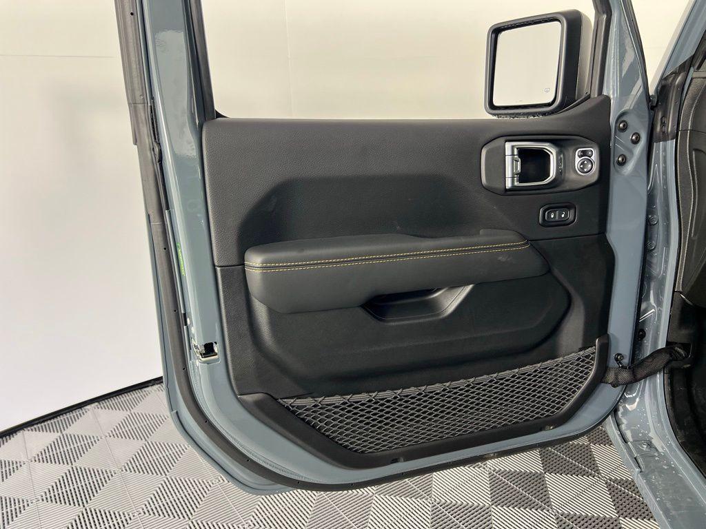 new 2025 Jeep Gladiator car, priced at $45,000