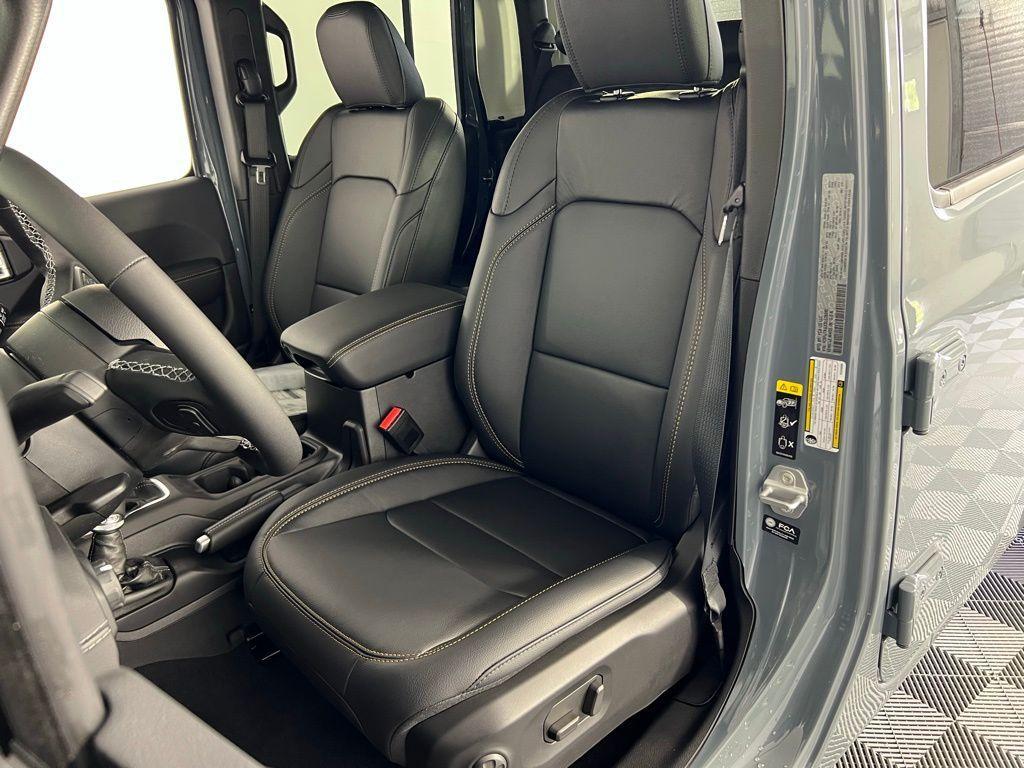 new 2025 Jeep Gladiator car, priced at $45,000