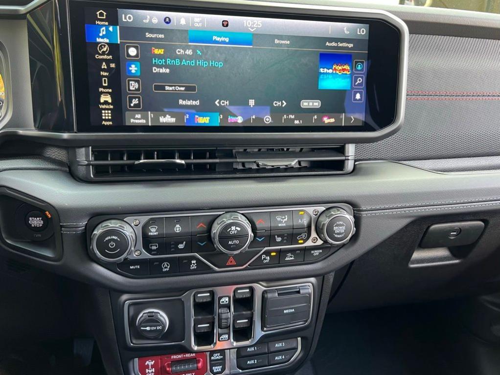 new 2025 Jeep Gladiator car, priced at $52,527