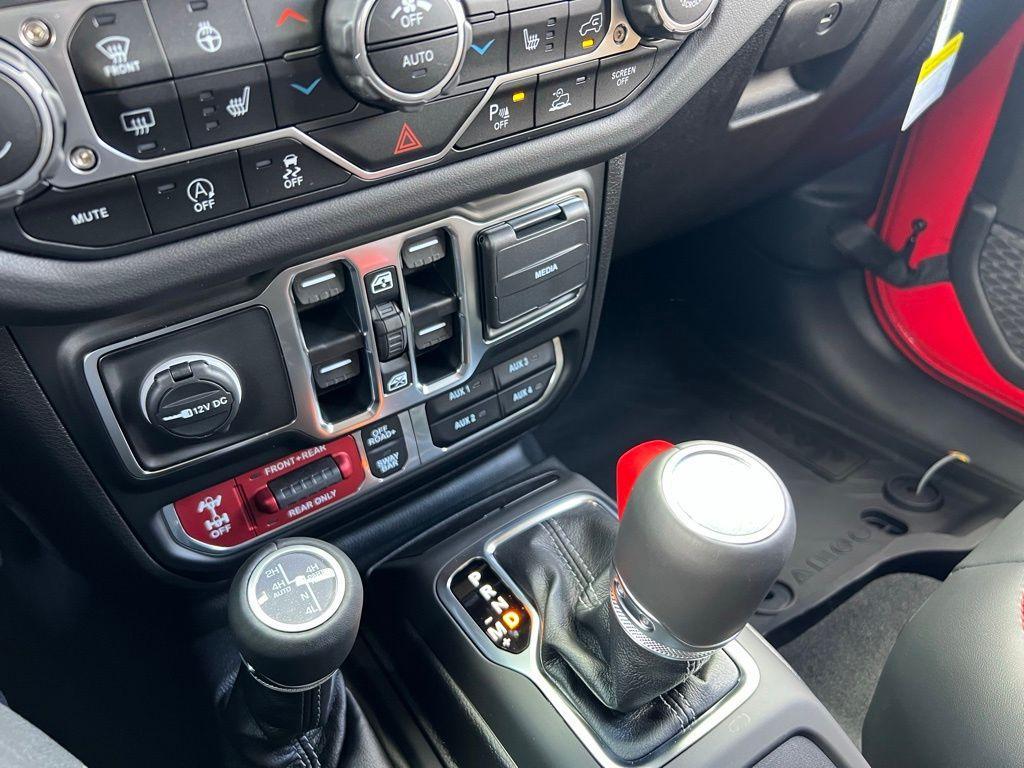 new 2025 Jeep Gladiator car, priced at $52,527