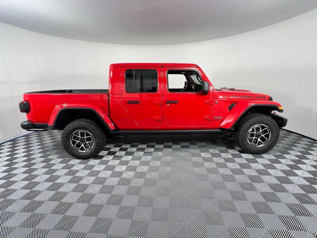 new 2025 Jeep Gladiator car, priced at $52,527