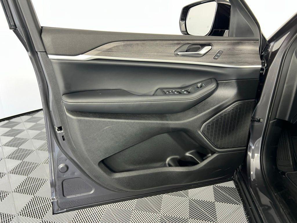 new 2025 Jeep Grand Cherokee L car, priced at $36,943