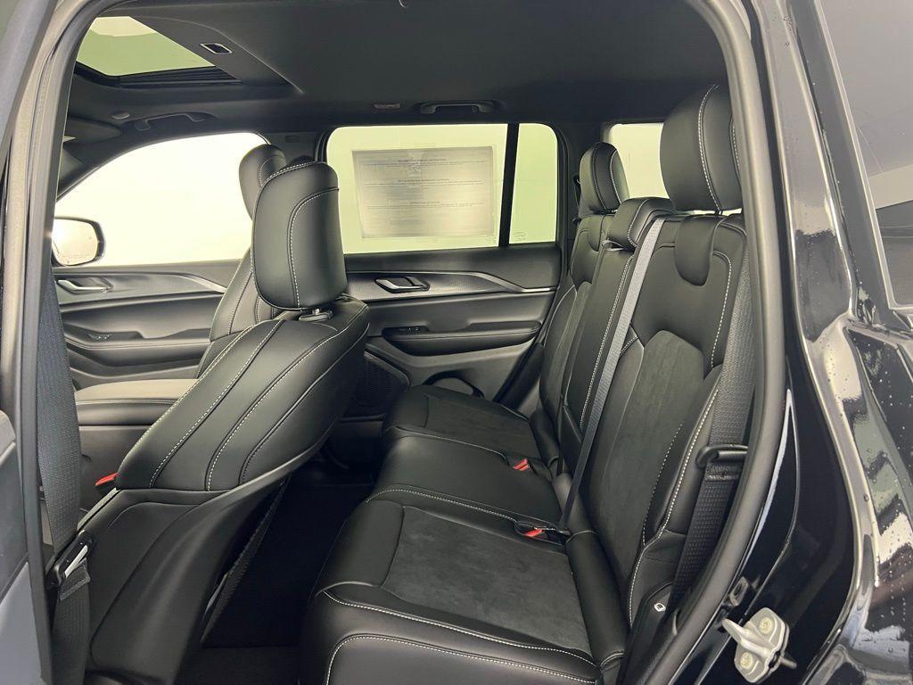 new 2025 Jeep Grand Cherokee car, priced at $35,730