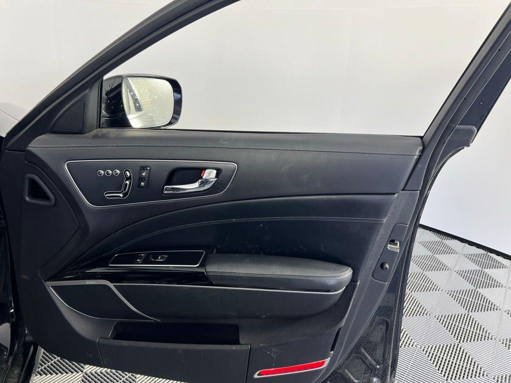 used 2016 Kia K900 car, priced at $12,888
