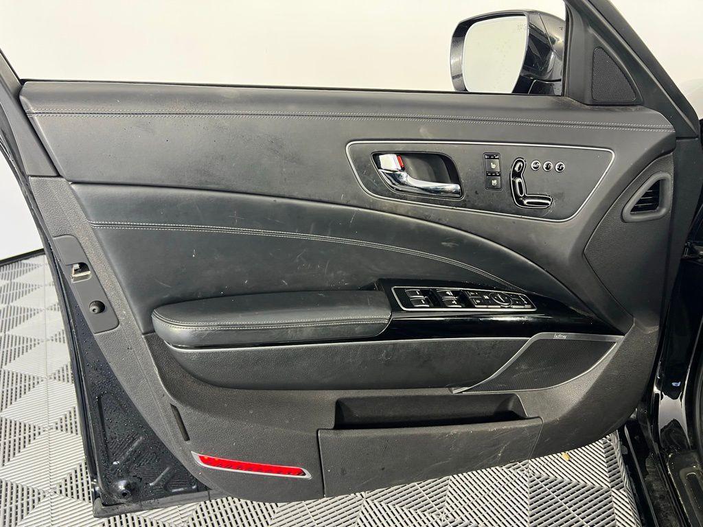 used 2016 Kia K900 car, priced at $12,888
