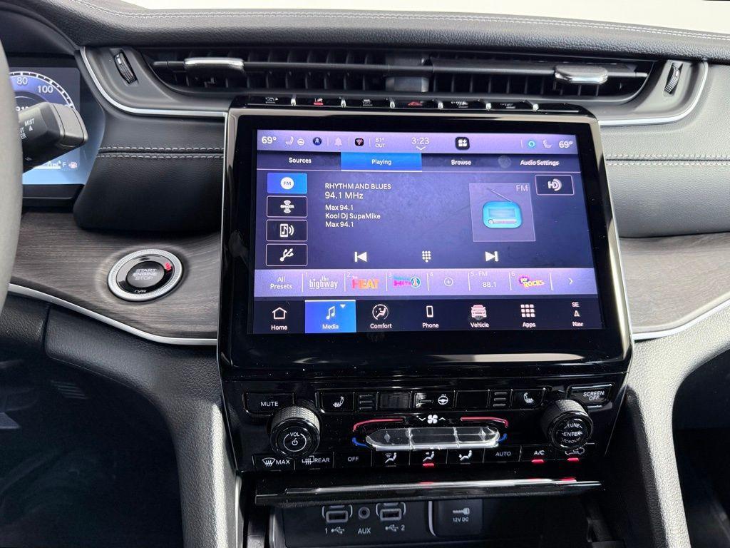 new 2025 Jeep Grand Cherokee L car, priced at $43,720