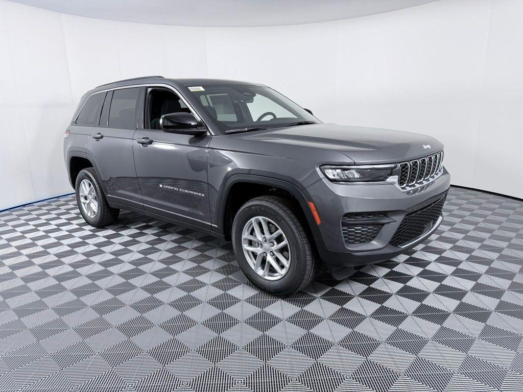 new 2025 Jeep Grand Cherokee car, priced at $40,375