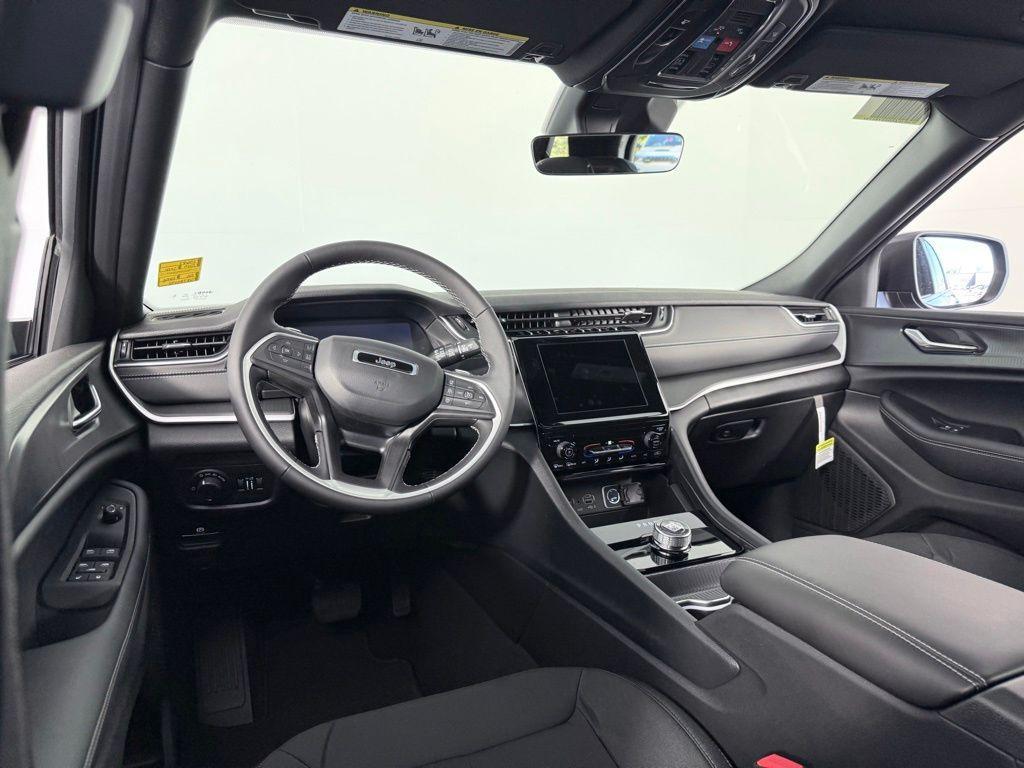 new 2025 Jeep Grand Cherokee car, priced at $40,375