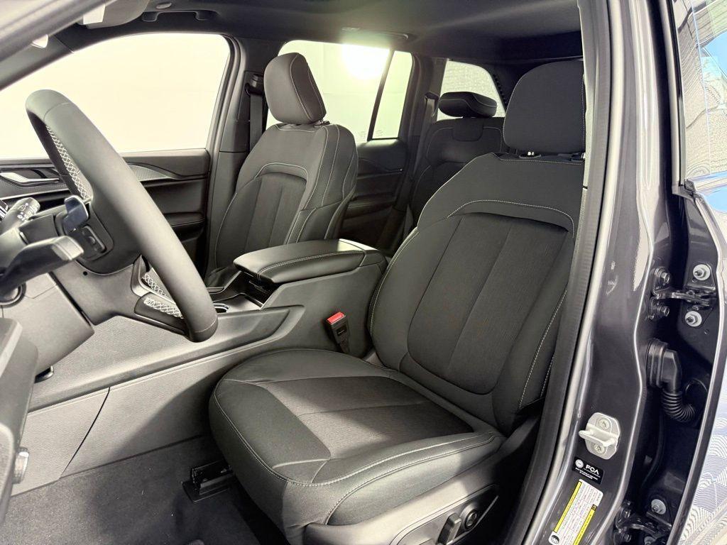 new 2025 Jeep Grand Cherokee car, priced at $40,375