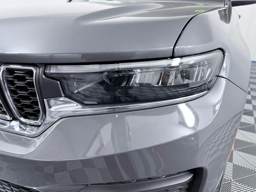 new 2025 Jeep Grand Cherokee car, priced at $40,375