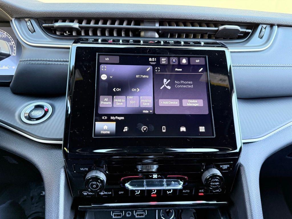 new 2025 Jeep Grand Cherokee car, priced at $40,375