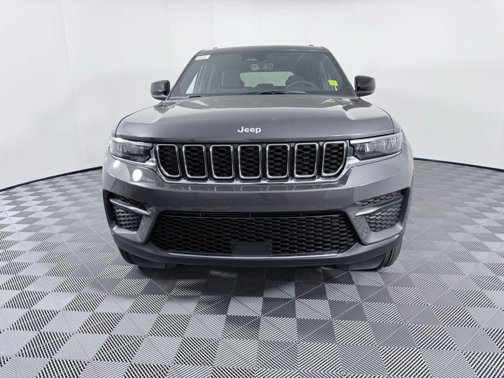 new 2025 Jeep Grand Cherokee car, priced at $40,375