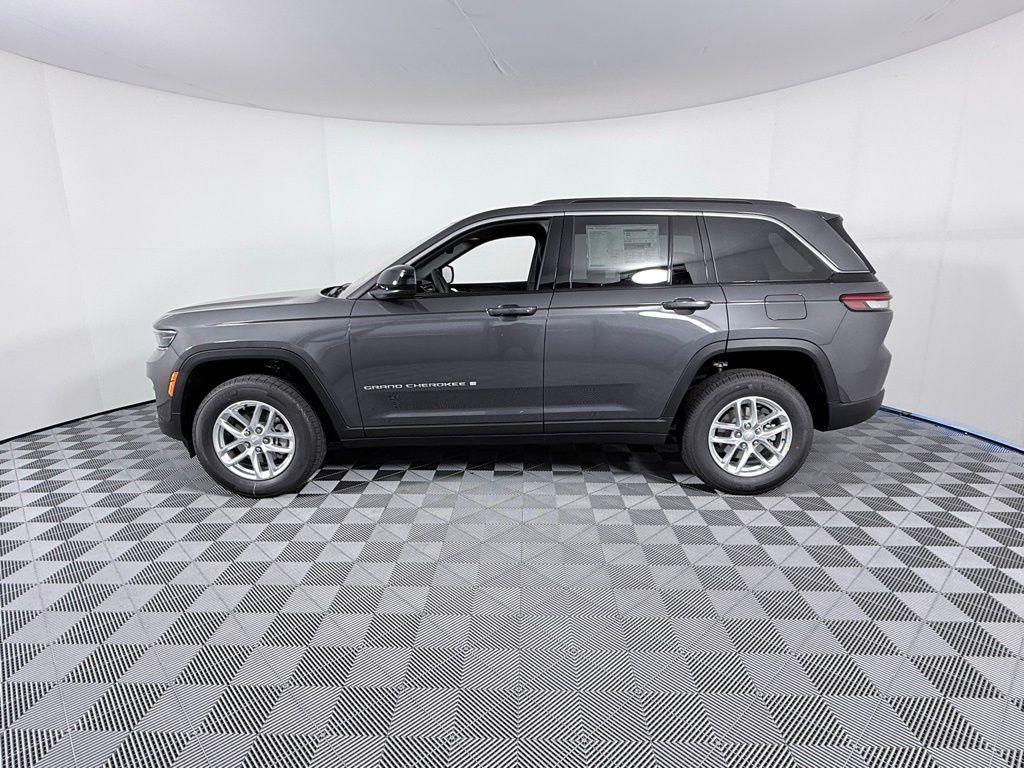 new 2025 Jeep Grand Cherokee car, priced at $40,375
