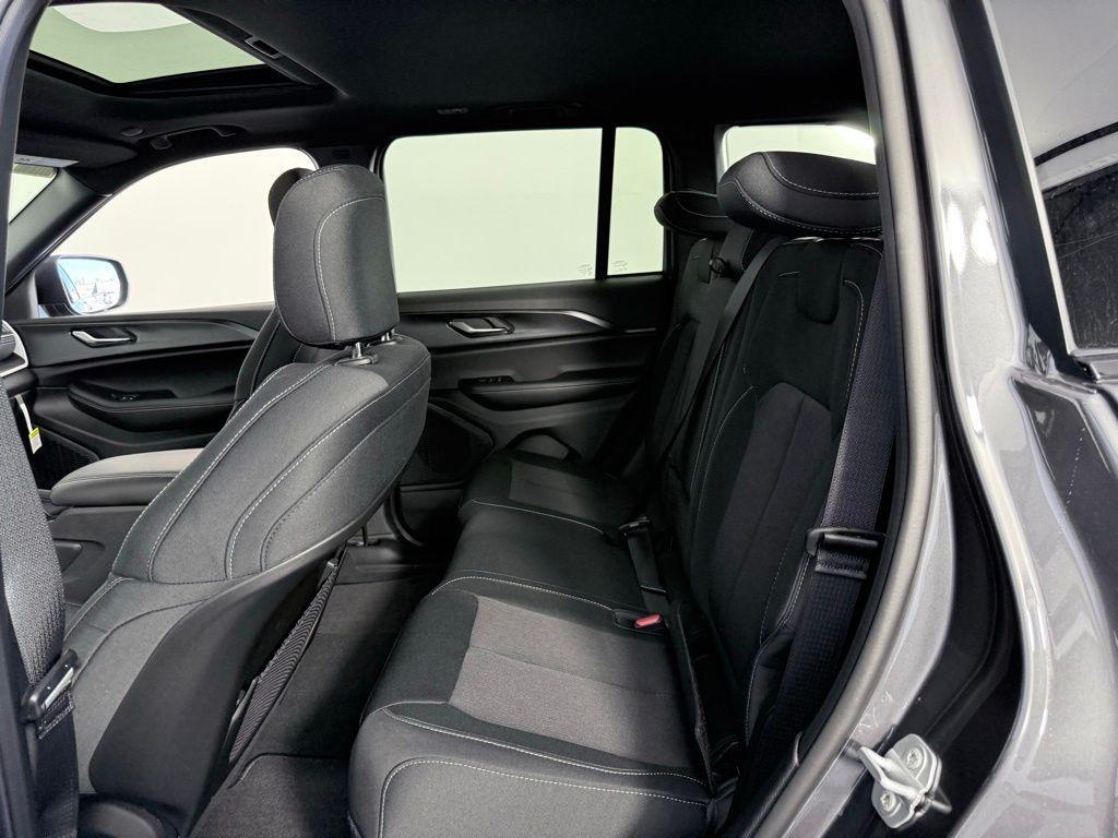 new 2025 Jeep Grand Cherokee car, priced at $40,375