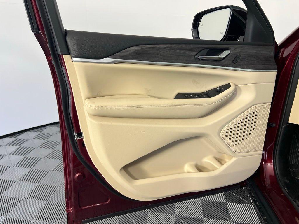 new 2025 Jeep Grand Cherokee L car, priced at $39,758
