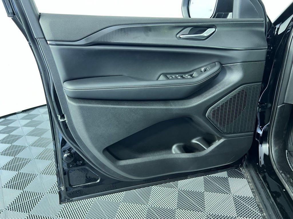 new 2025 Jeep Grand Cherokee L car, priced at $31,625