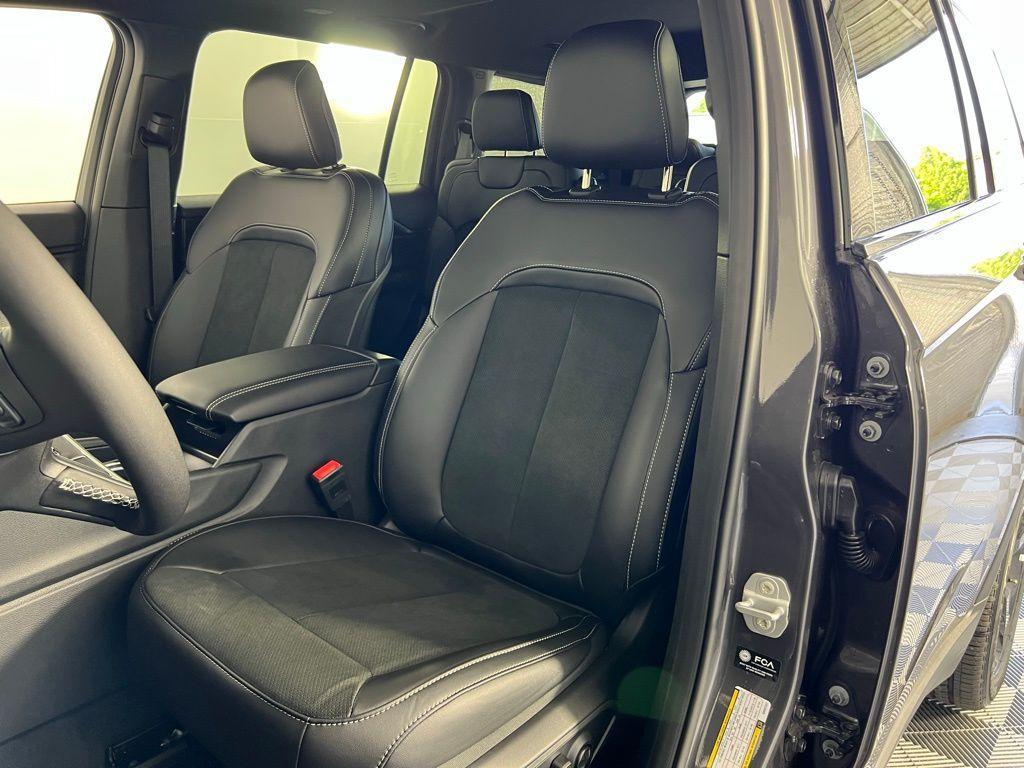 new 2025 Jeep Grand Cherokee L car, priced at $40,598