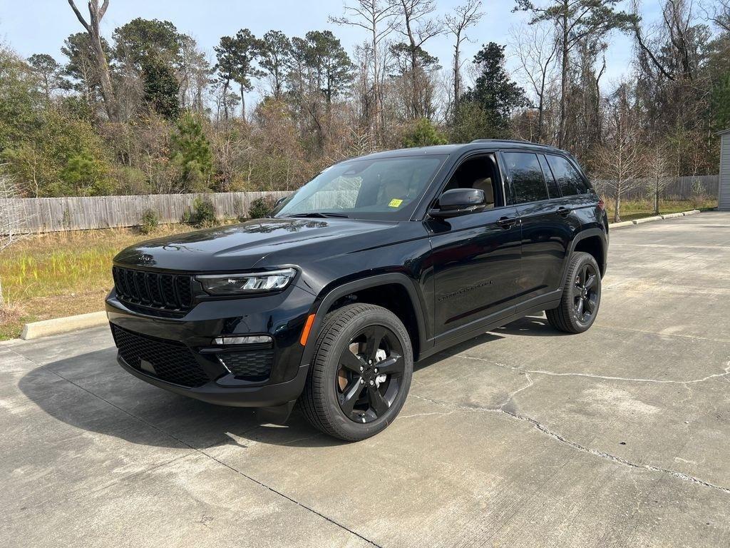 new 2025 Jeep Grand Cherokee car, priced at $40,020