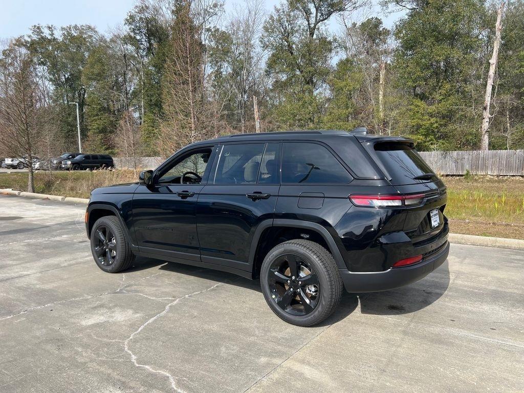 new 2025 Jeep Grand Cherokee car, priced at $40,020