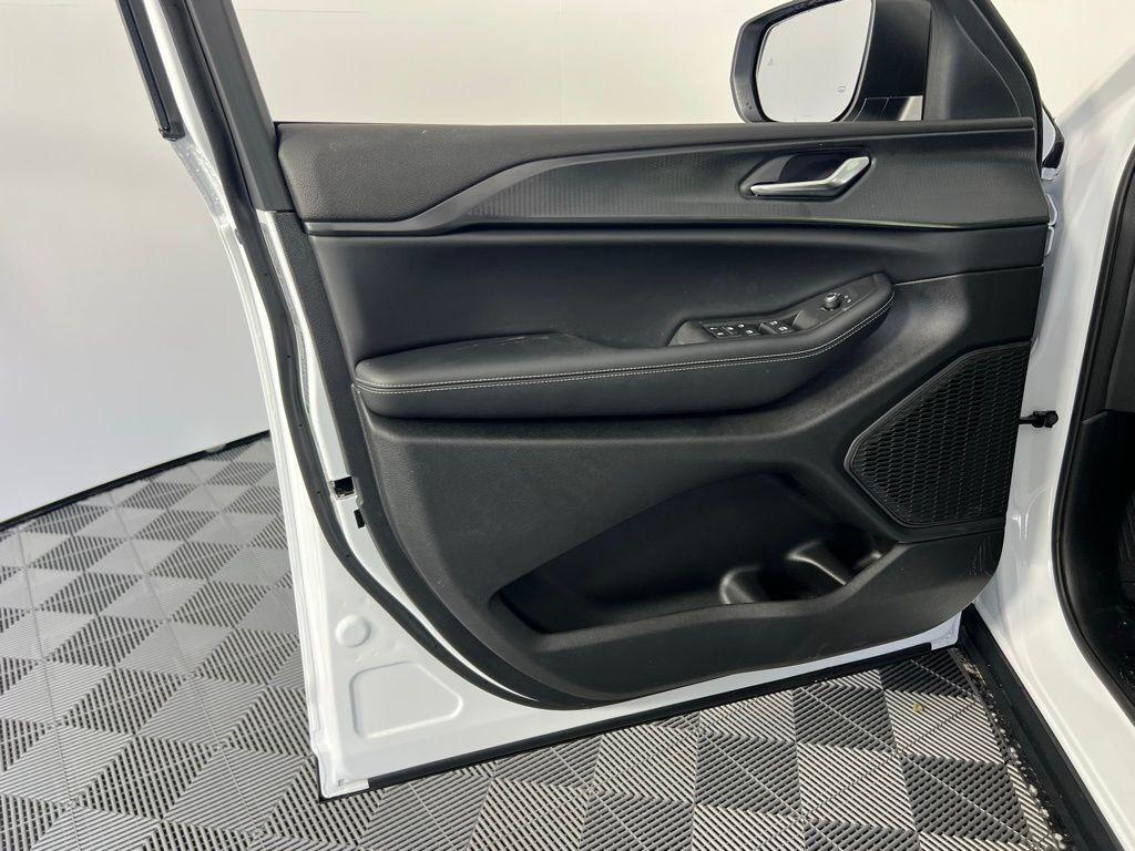 new 2025 Jeep Grand Cherokee L car, priced at $30,253