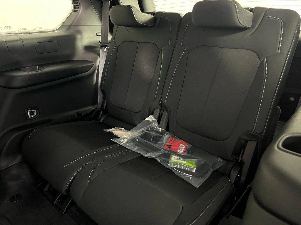 new 2025 Jeep Grand Cherokee L car, priced at $30,253