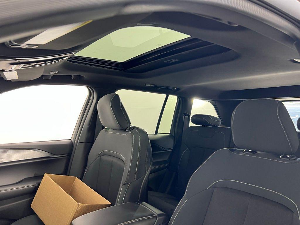 new 2025 Jeep Grand Cherokee car, priced at $32,025