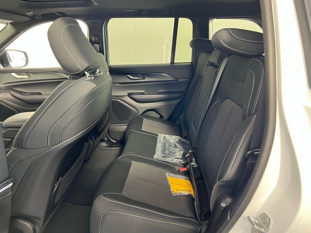 new 2025 Jeep Grand Cherokee car, priced at $32,025