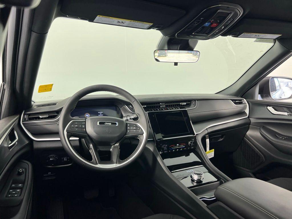 new 2025 Jeep Grand Cherokee car, priced at $32,025