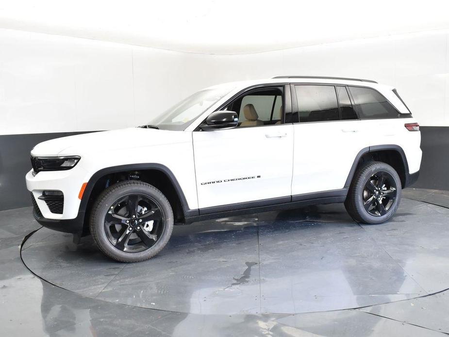 new 2025 Jeep Grand Cherokee car, priced at $39,925