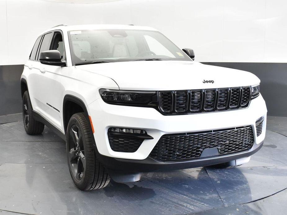 new 2025 Jeep Grand Cherokee car, priced at $39,925