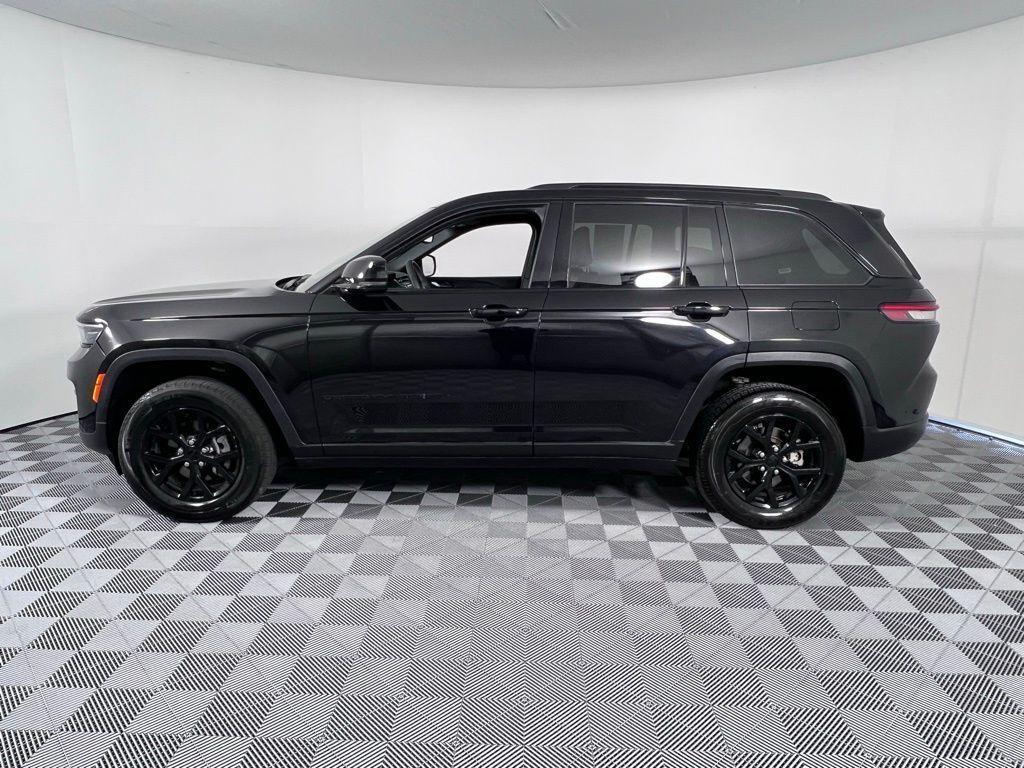 used 2024 Jeep Grand Cherokee car, priced at $34,044