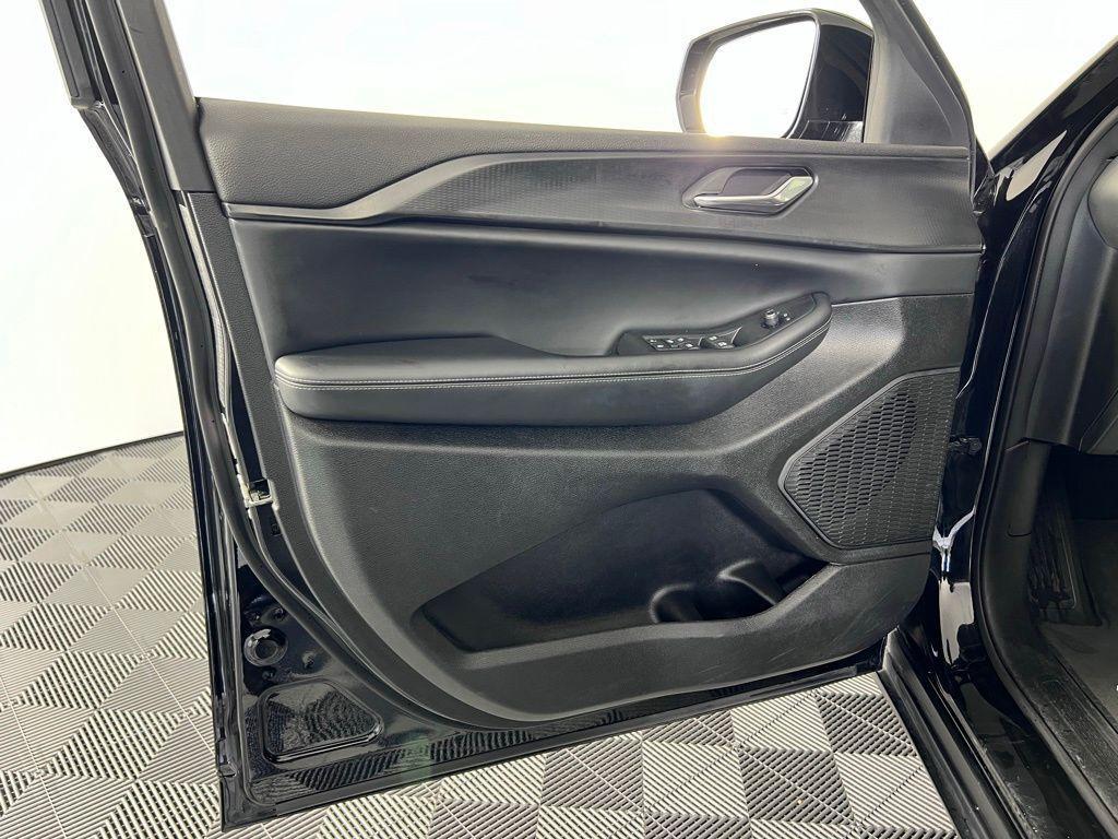 used 2024 Jeep Grand Cherokee car, priced at $34,044