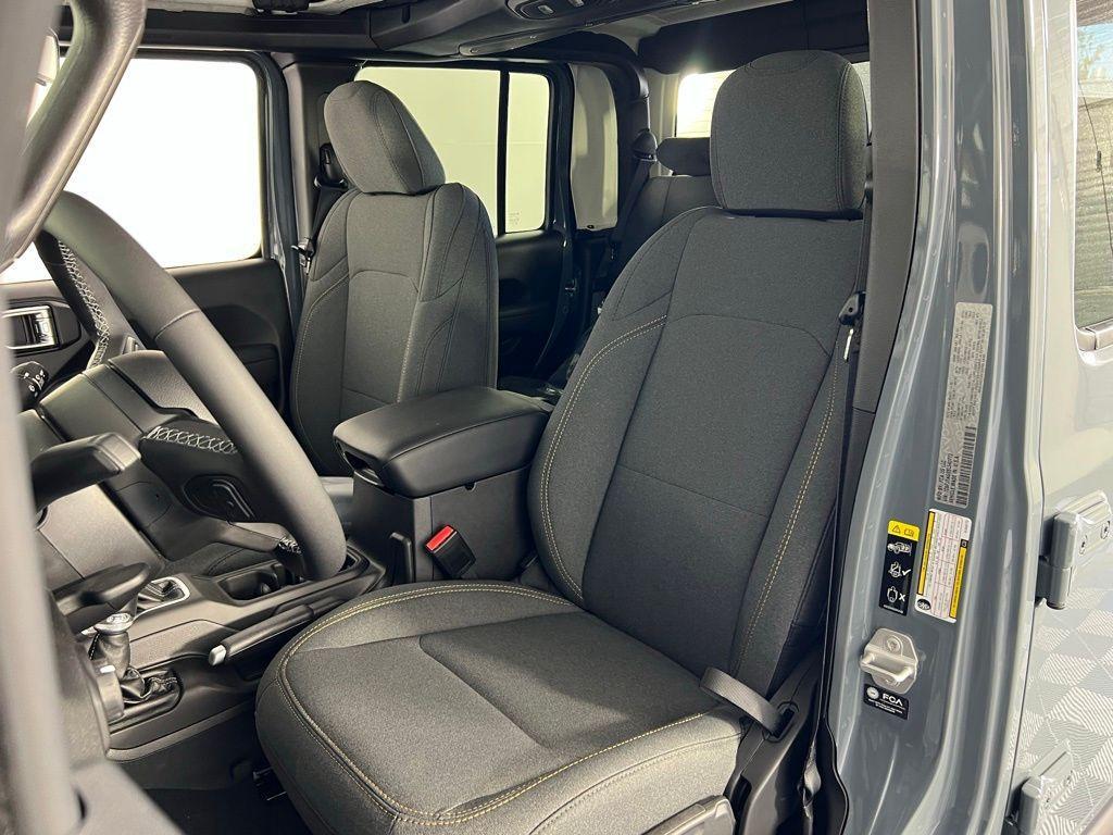 new 2025 Jeep Gladiator car, priced at $43,997