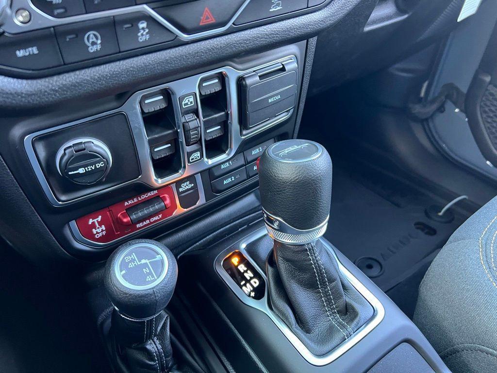 new 2025 Jeep Gladiator car, priced at $43,997