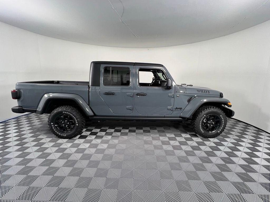 new 2025 Jeep Gladiator car, priced at $43,997