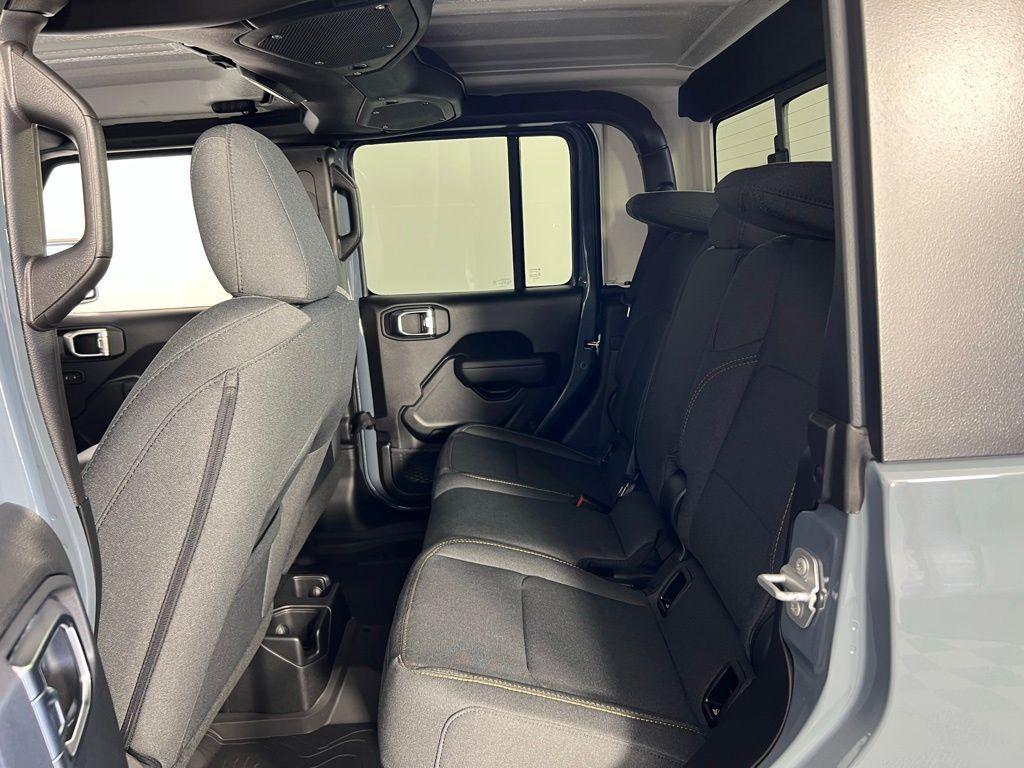 new 2025 Jeep Gladiator car, priced at $43,997