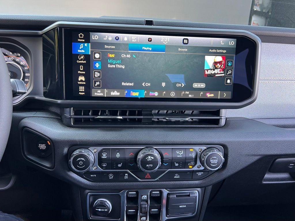 new 2025 Jeep Gladiator car, priced at $43,997