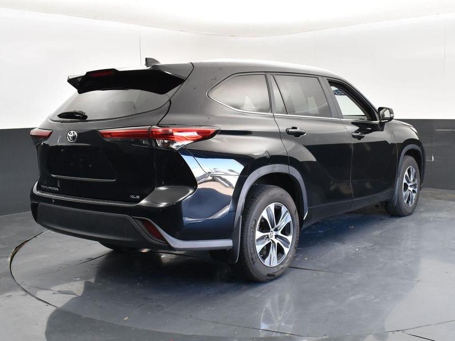 used 2023 Toyota Highlander car, priced at $33,047