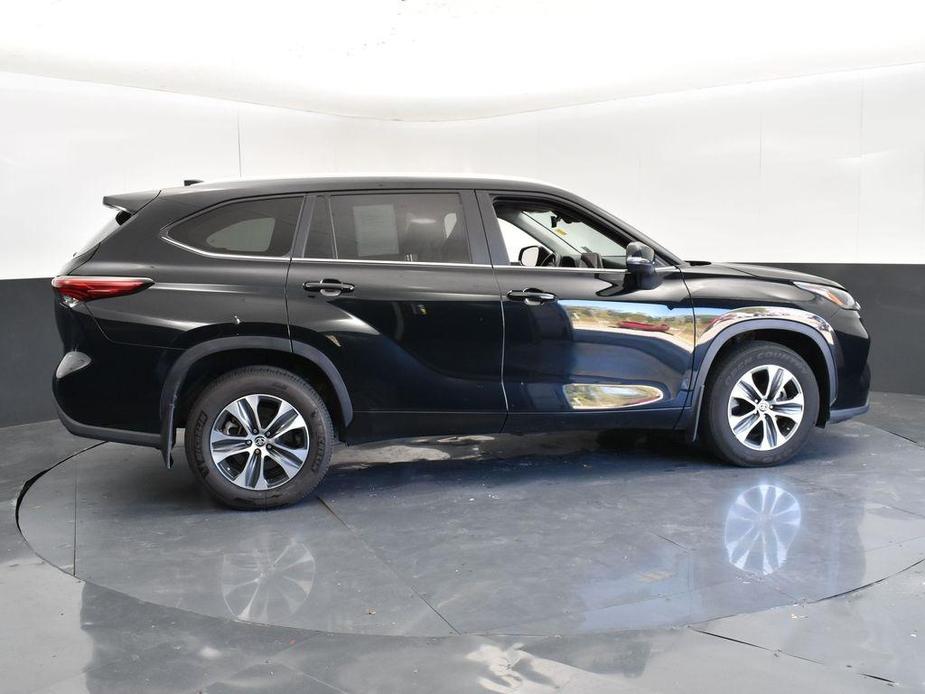 used 2023 Toyota Highlander car, priced at $33,047