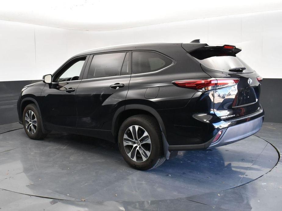 used 2023 Toyota Highlander car, priced at $33,047