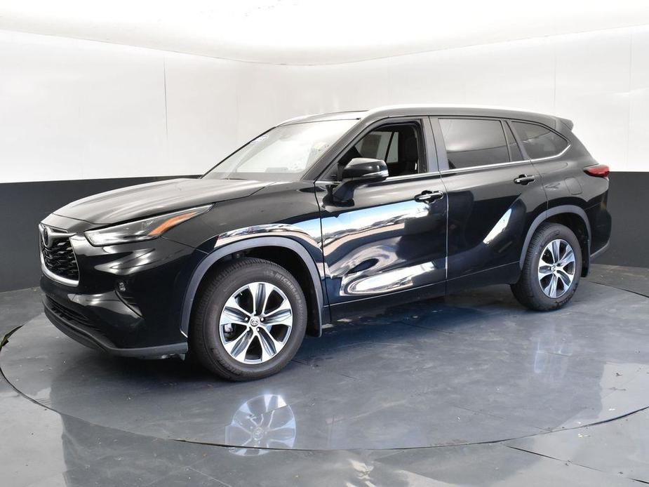 used 2023 Toyota Highlander car, priced at $33,047