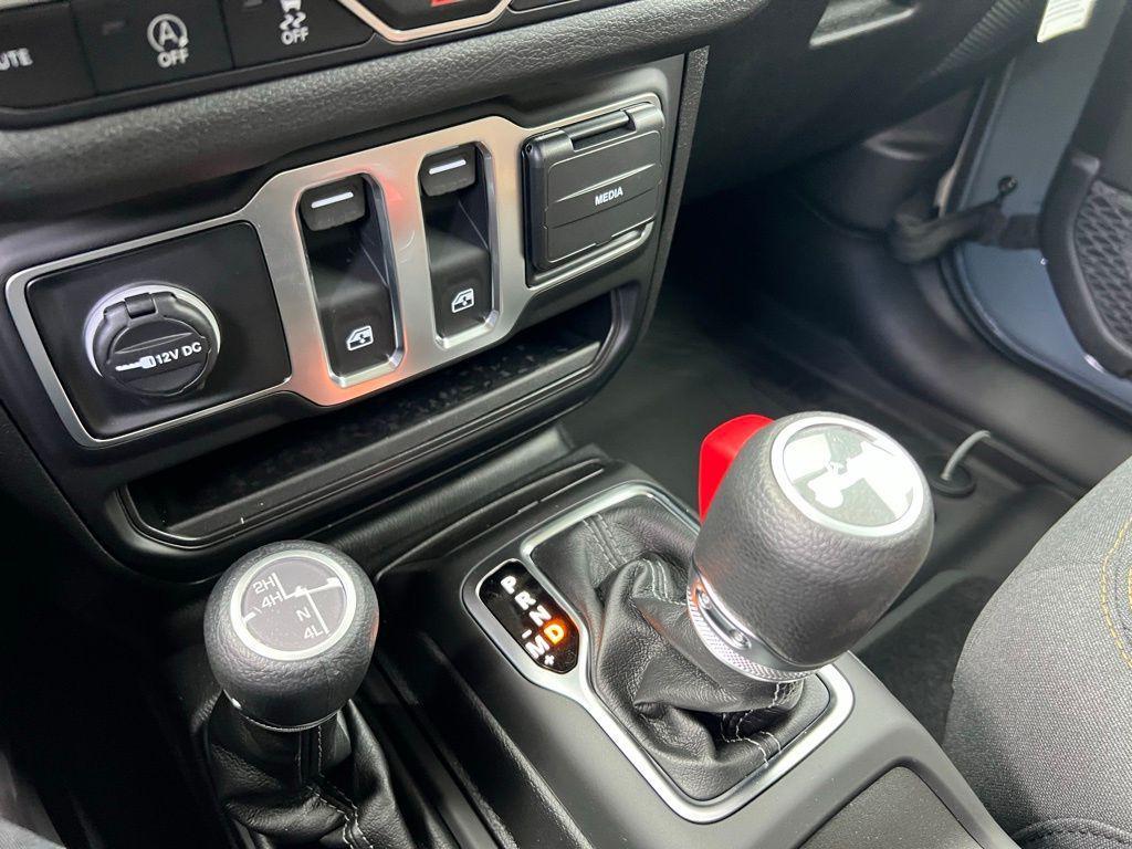 new 2025 Jeep Wrangler car, priced at $34,250