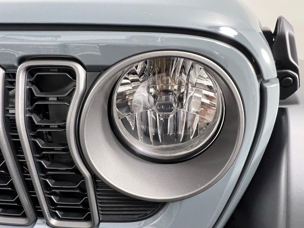 new 2025 Jeep Wrangler car, priced at $34,250
