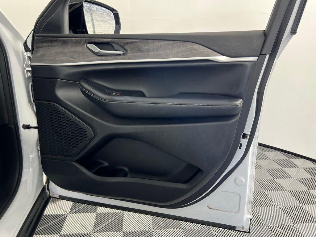 used 2023 Jeep Grand Cherokee L car, priced at $25,999