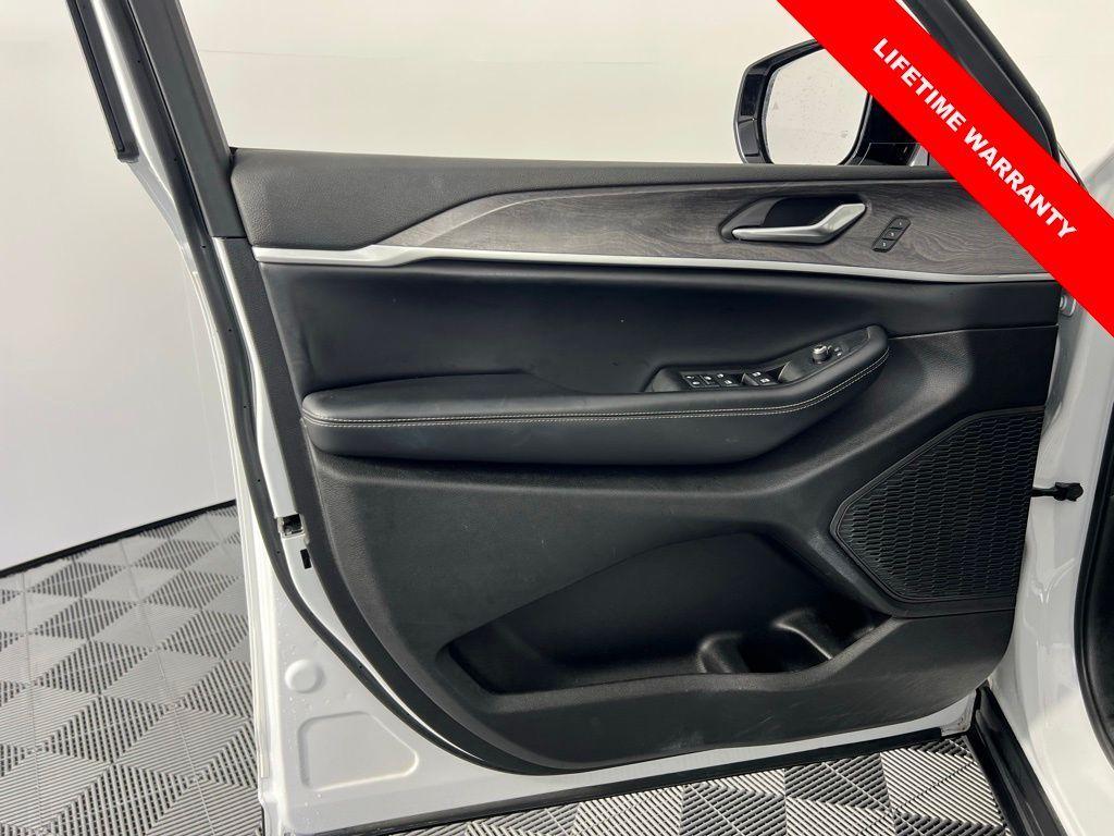 used 2023 Jeep Grand Cherokee L car, priced at $25,999