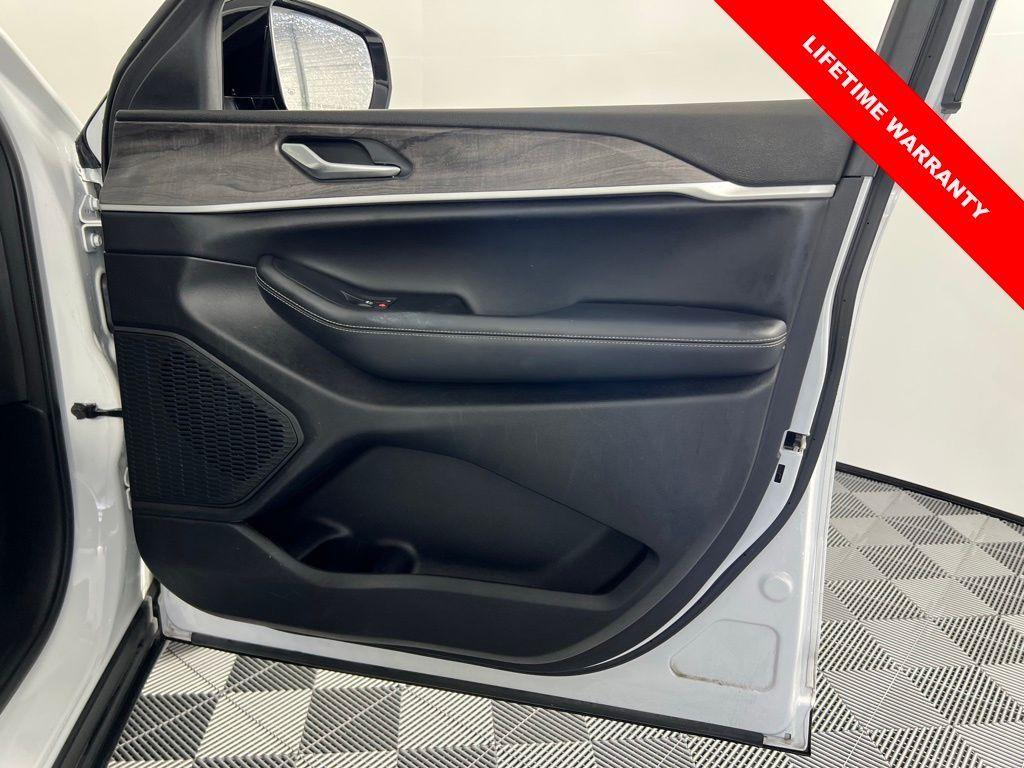 used 2023 Jeep Grand Cherokee L car, priced at $25,999